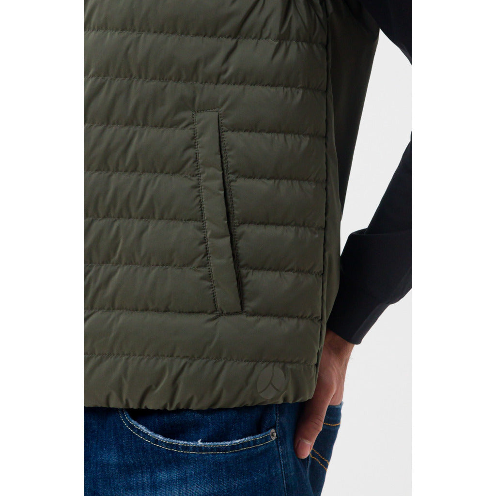 people of shibuya - gilet nobu