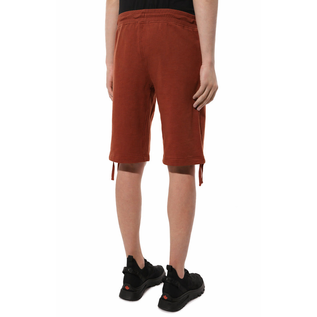 c.p. company - bermuda cargo diagonal raised fleece